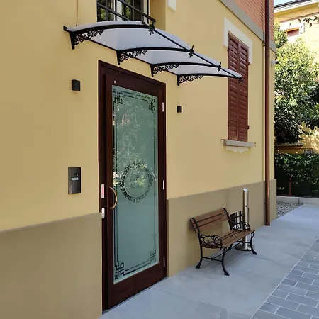 La Bella Centro ゲストハウス 4*